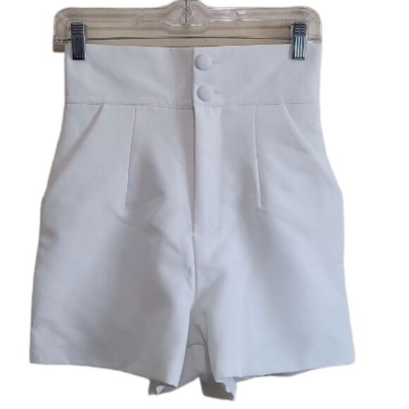 Giftzzi Shop Women's White High-Waisted Shorts Size Medium - Picture 2 of 7